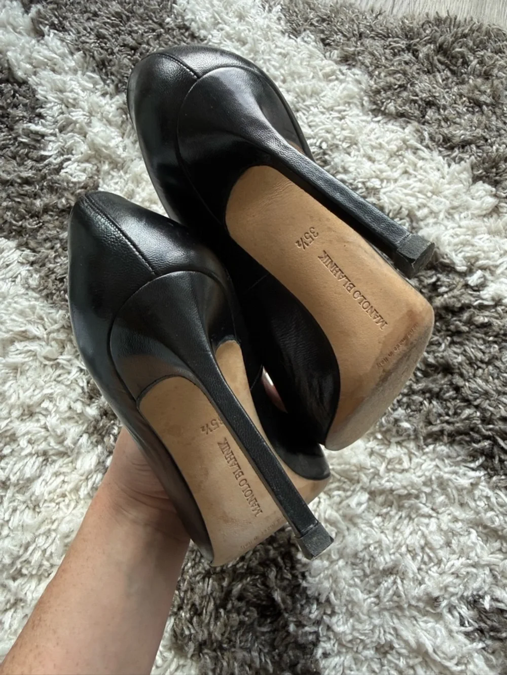 Manolo Blahnik Black Leather Pointed Toe Stiletto Pumps - Picture 5 of 7